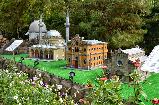 Достопримечательности Евпатории – Парк  Крым в миниатюре