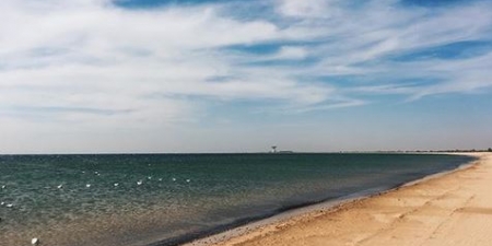 Пляж для отдыха в п. Заозерное в Крыму 