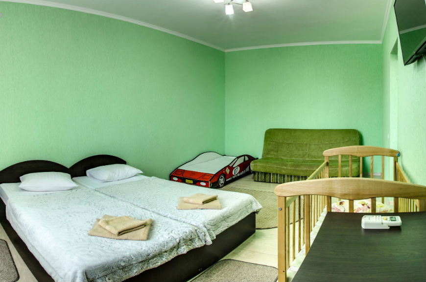 Комната семейная для отдыха с детьми в Заозерном под Евпаторией