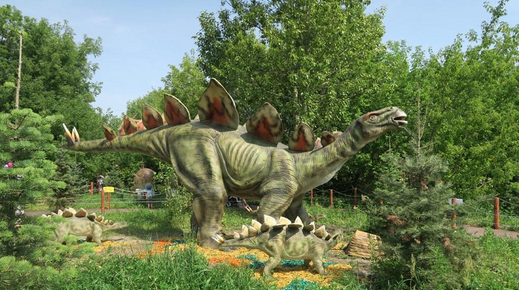 Небольшой динопарк в Евпатории Семейный отдых под Евпаторией - динопарк