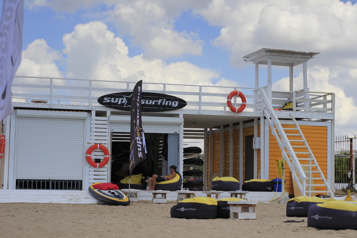 Серфинг на пляже Супер Аква в Заозерном Активный отдых в п. Заозерное в Крыму